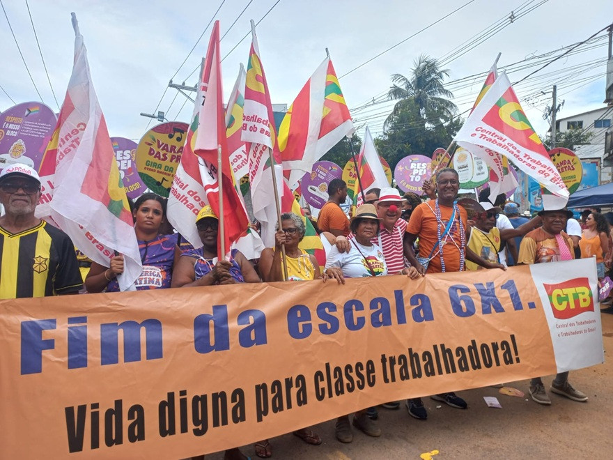 Bloco da CTB Bahia agita Carnaval com Varanda das Pretas na Mudança do Garcia 