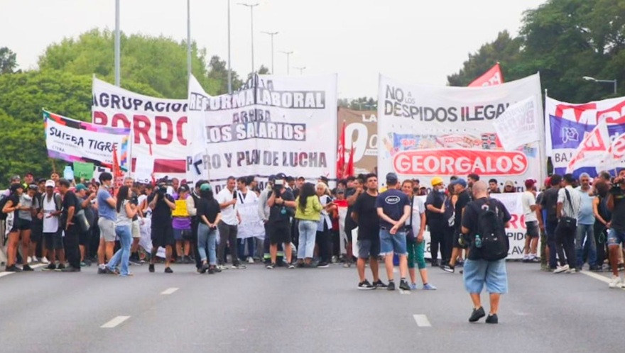 Greve geral paralisa Argentina contra retirada de direitos 
