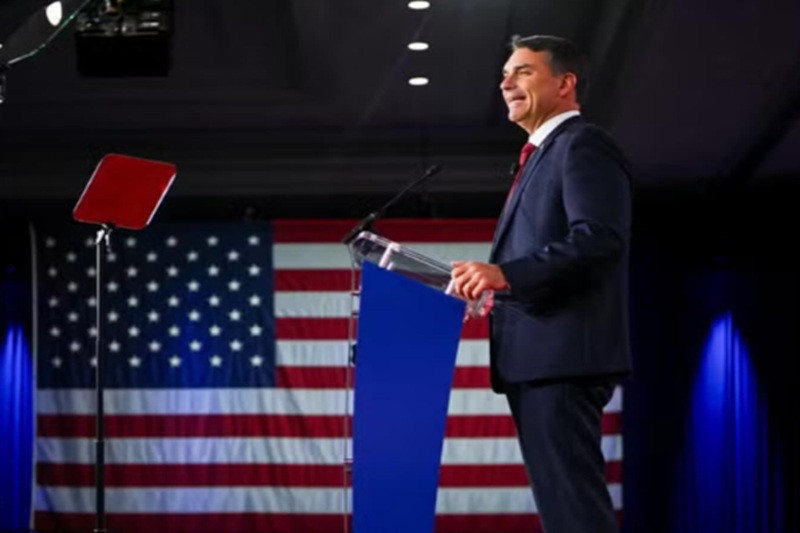 Até a Folha de São Paulo diz que Flávio Bolsonaro é golpista