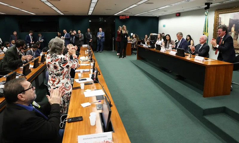 Fim da escala 6x1: CCJ da Câmara dá sinal verde para votação; vamos mobilizar