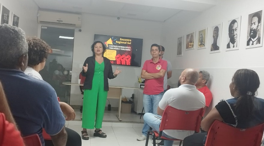 No Sul, Rosa debate com sindicalistas e acompanha eleições