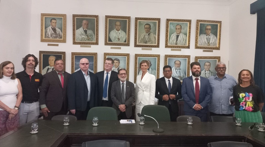 Assembleia dos Povos tem visita ao reitor e ato político na UFBA