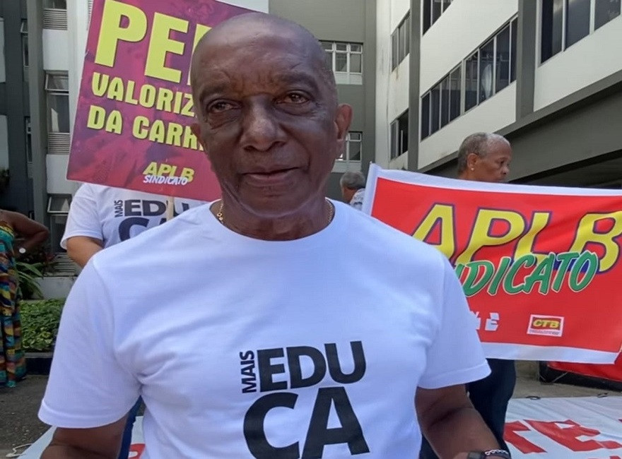 Rui Oliveira celebra aprovação de projeto e critica reforma administrativa
