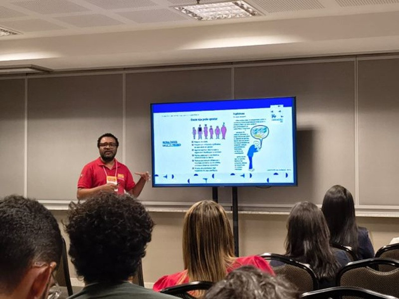 Tiago Pascoal debate saúde mental e financeira em congresso  