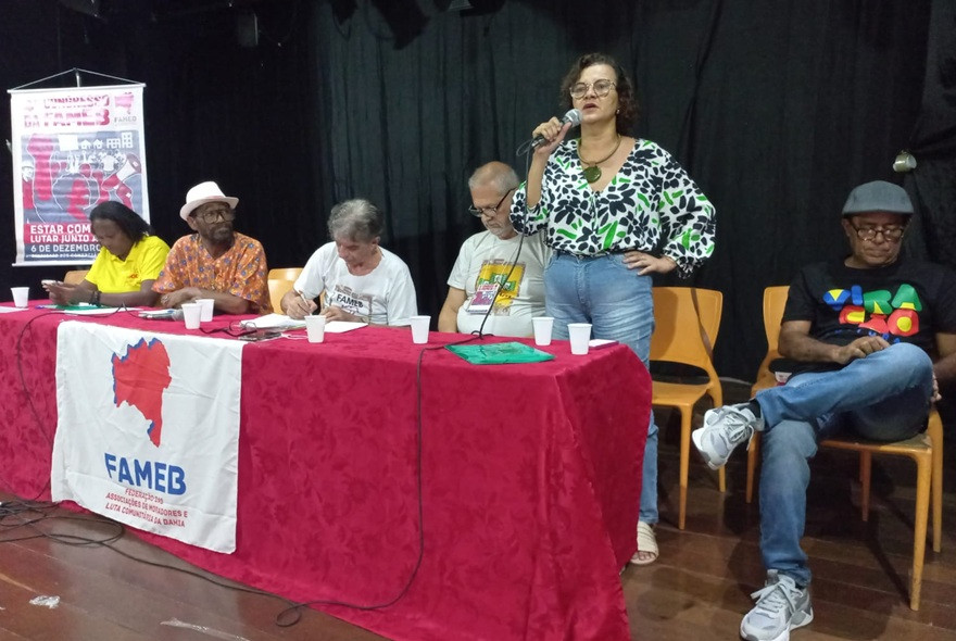 Rosa de Souza reafirma parceria com movimento comunitário