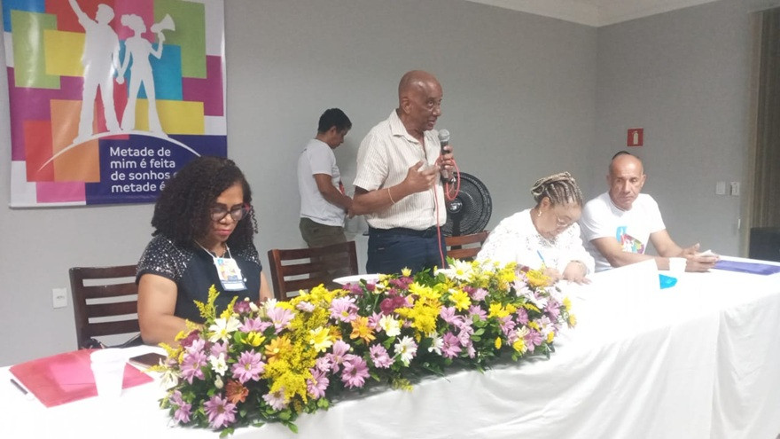 APLB debate demandas da educação na Regional Leste 
