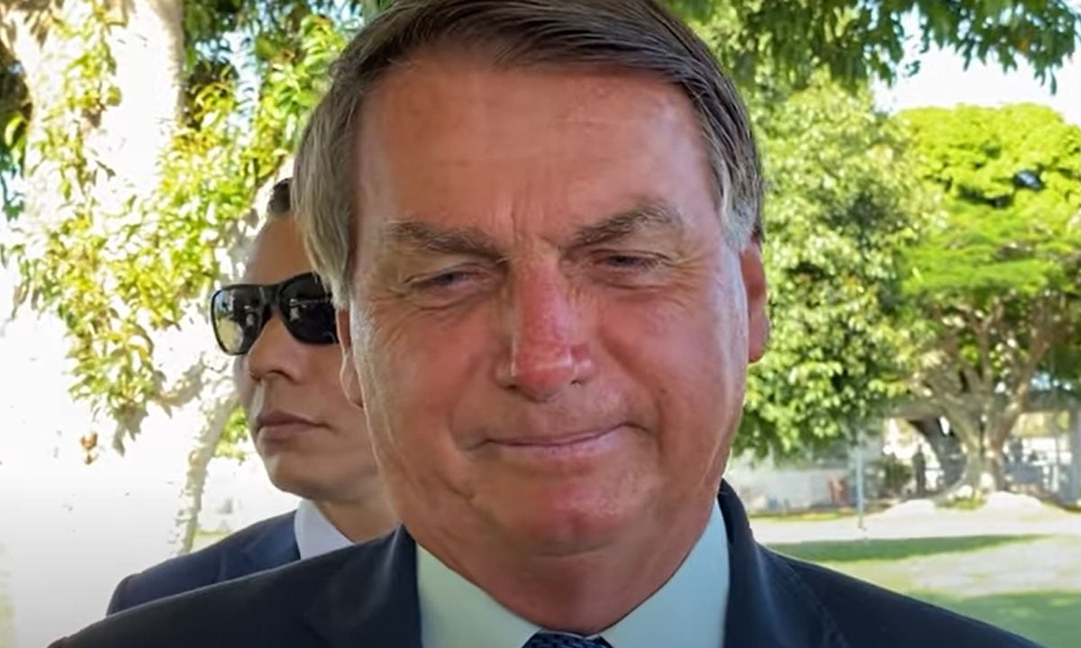 Após quase 200 mil mortes, Bolsonaro diz que imprensa ‘potencializa o vírus’