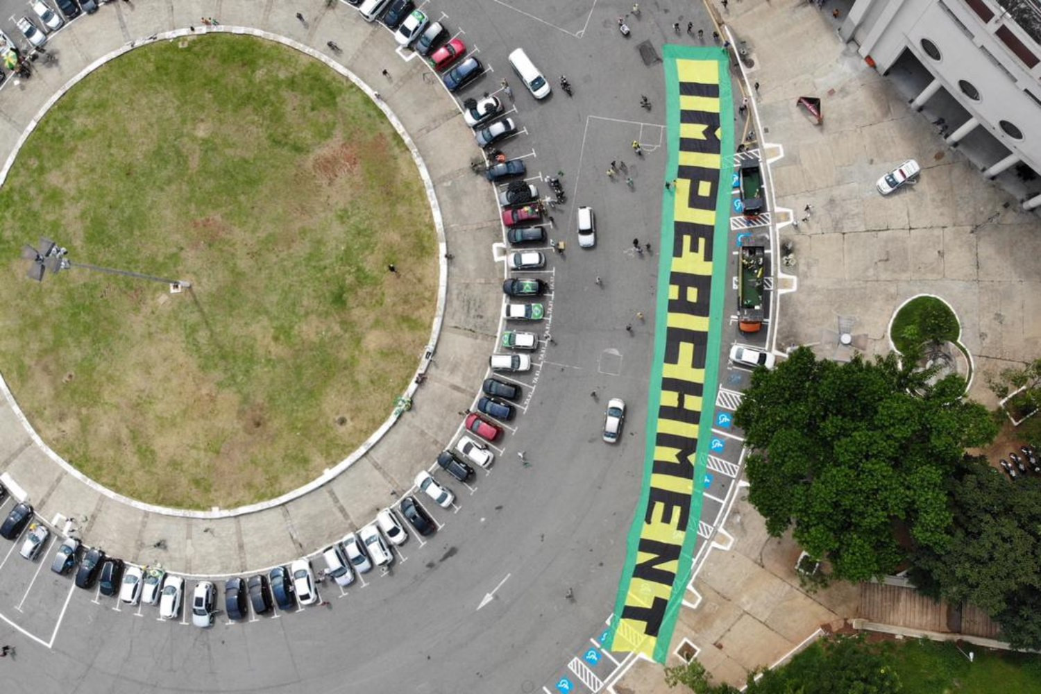 Por motivos diferentes, direita também faz carreata contra Bolsonaro
