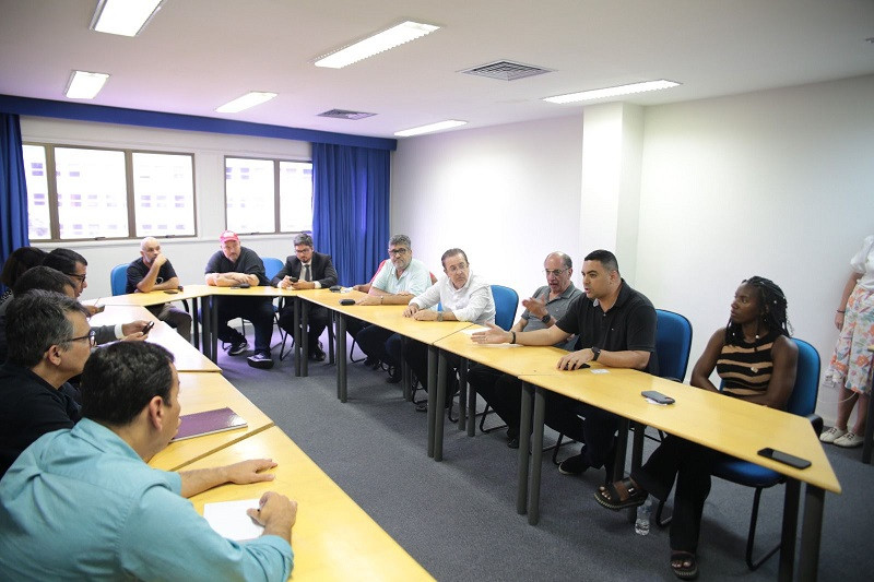 Representantes das Americanas se comprometem em dialogar e, em caso de demissões, comunicar às centrais sindicais