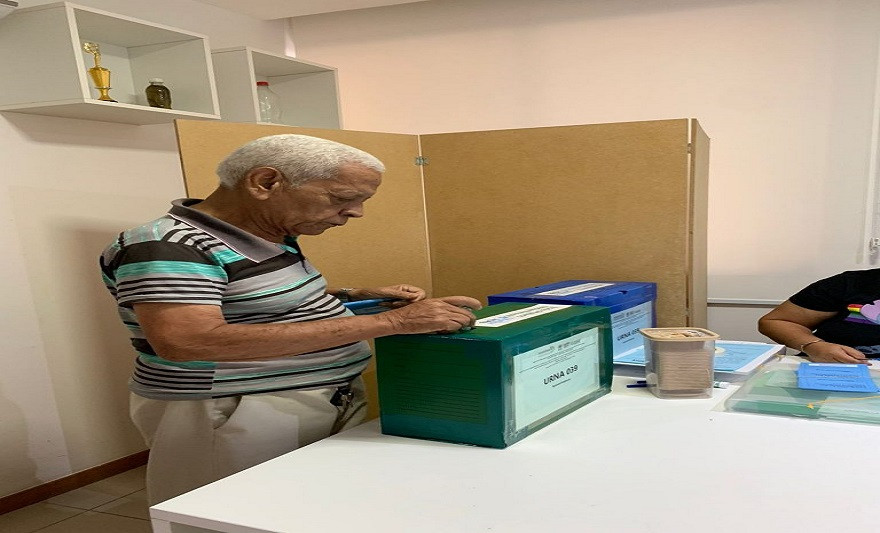 Associados da ASSUFBA  votam no primeiro dia das eleições da entidade