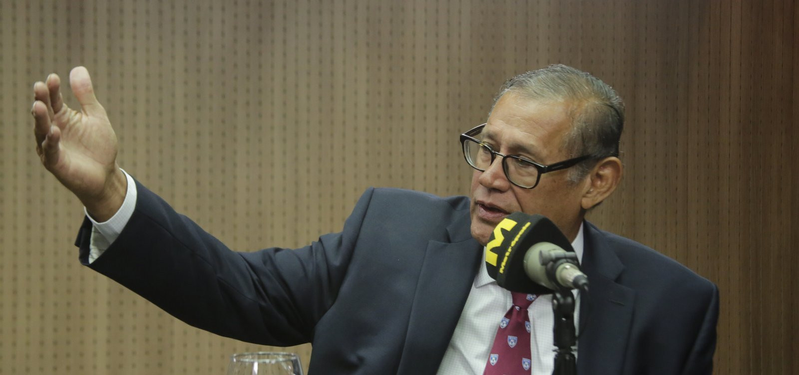 Infectologista Roberto Badaró reforça necessidade de isolamento: 'Pico vai ocorrer nas próximas duas semanas'