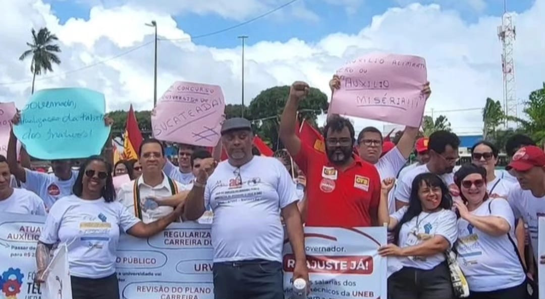 Técnicos das universidades estaduais protestam na governadoria