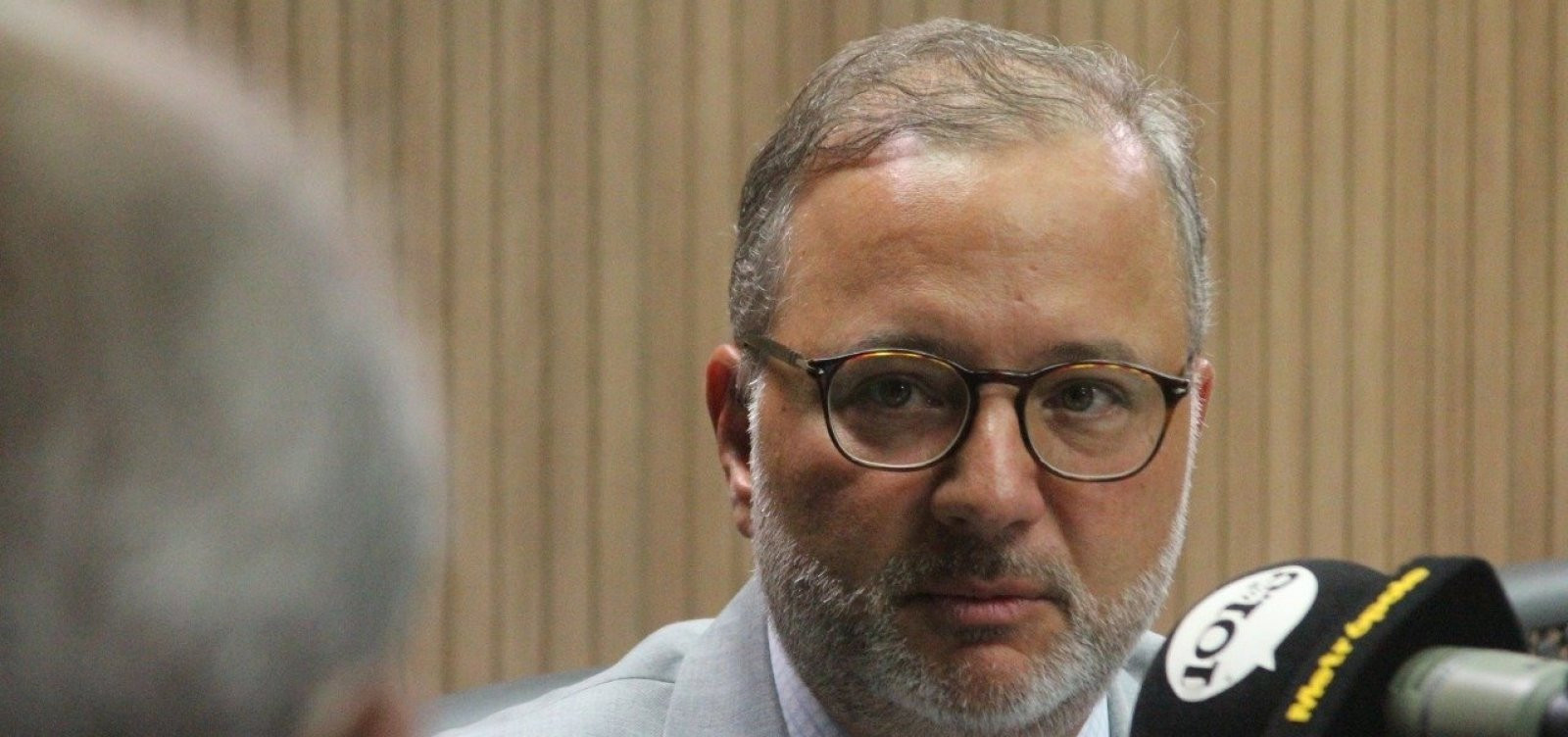 Secretário diz que BA busca novas rotas sem passar pelos EUA para comprar respiradores