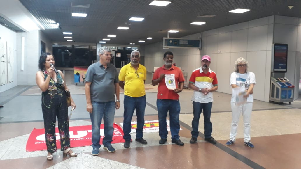 Centrais sindicais vão a aeroporto pressionar deputados contra a reforma da previdência