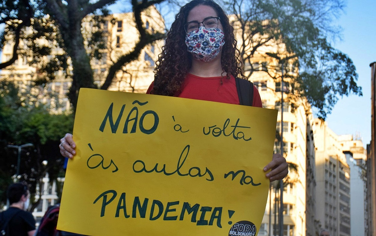 Câmara aprova projeto que reabre escolas em pleno auge da pandemia