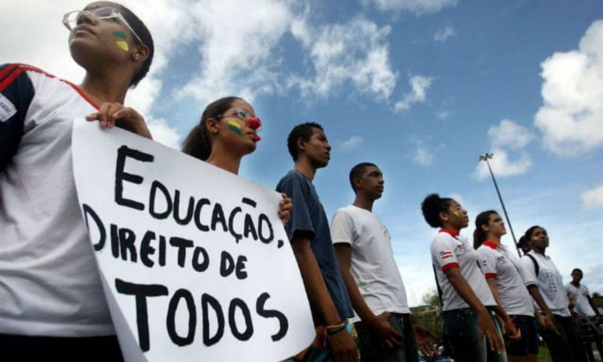 Mais de 70% dos jovens de 14 a 29 anos que abandonam a escola são pretos ou pardos
