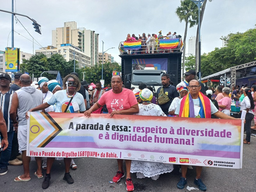 "A parada é essa: respeito", diz Sindicato dos Comerciários na Parada LGBTQI+.