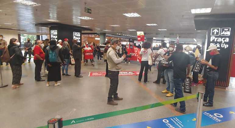 Trabalhadores pressionam deputados em Brasília contra a PEC 32