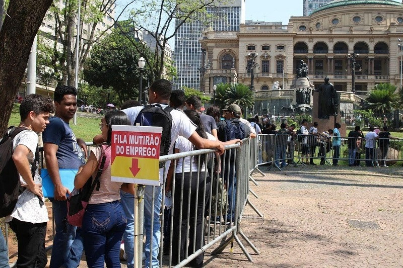 Mudar a política econômica para eliminar a fome e o desemprego