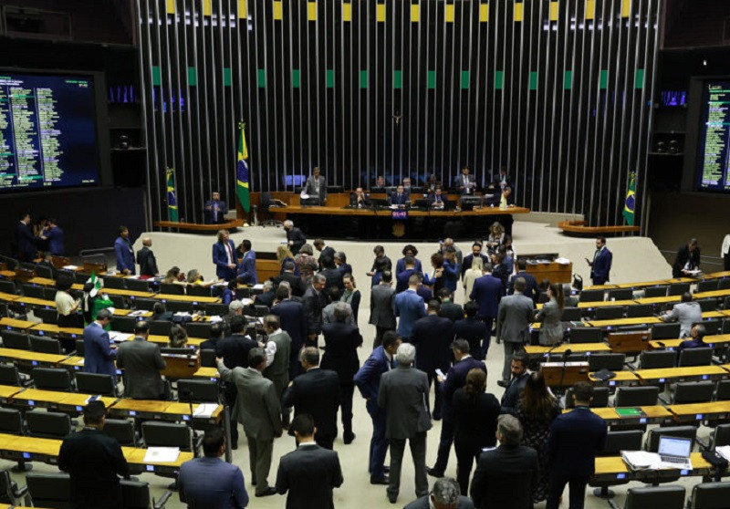 Deputados apresentam projetos contrários à contribuição assistencial