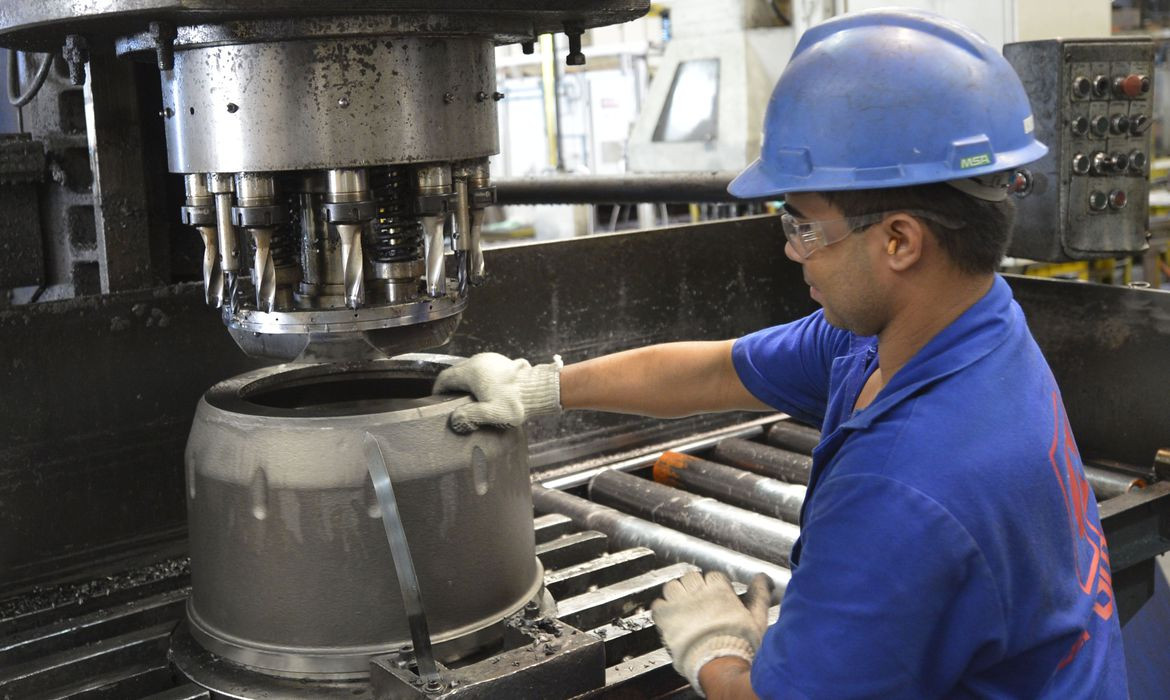 Ipea: setembro tem aumento de 5,8% na demanda por bens industriais