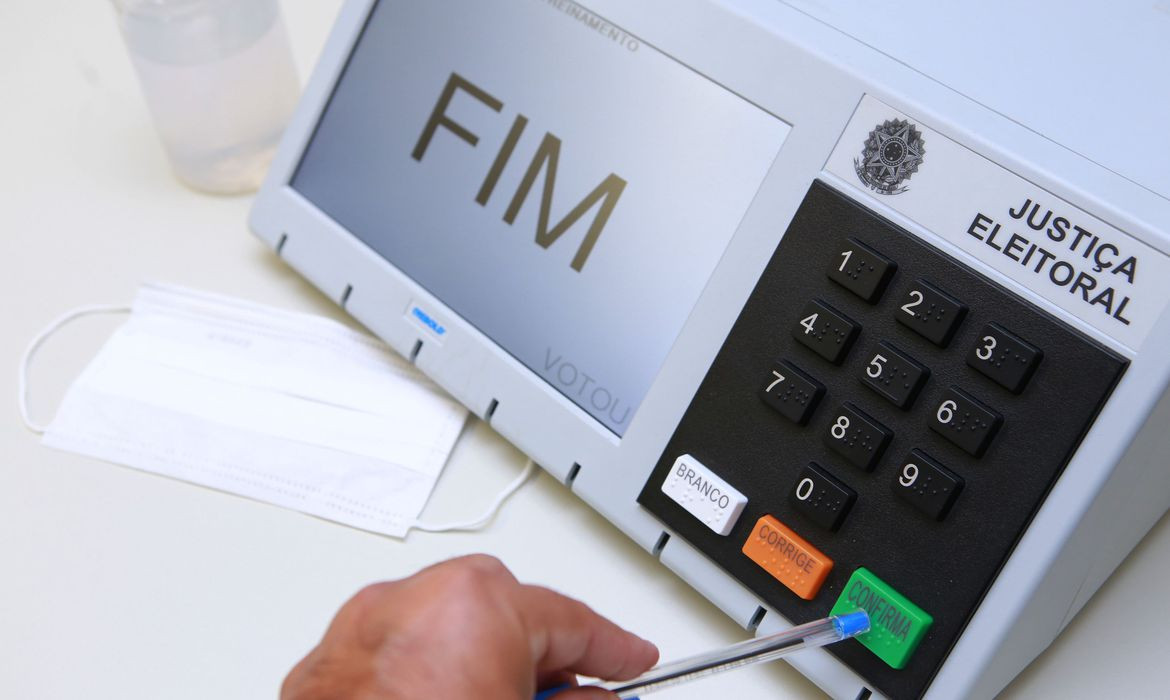 Empresas de pesquisa de opinião alertam para fraude eleitoral