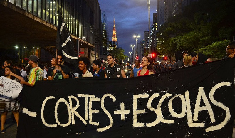 Unidade e luta em defesa da educação pública, do SUS e da democracia