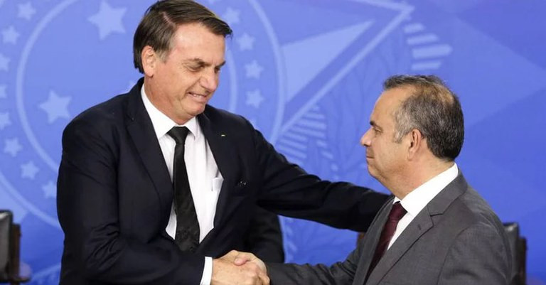 Secretário de Bolsonaro diz que “domingo é dia de trabalho como qualquer outro”