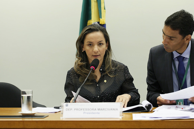 Comunistas defendem trabalhadores de postos de combustíveis na Câmara